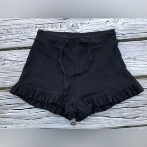 Ladies ZARA Solid Black Knit Ruffle Leg Pull On Shortie Shorts Flattering Fit S